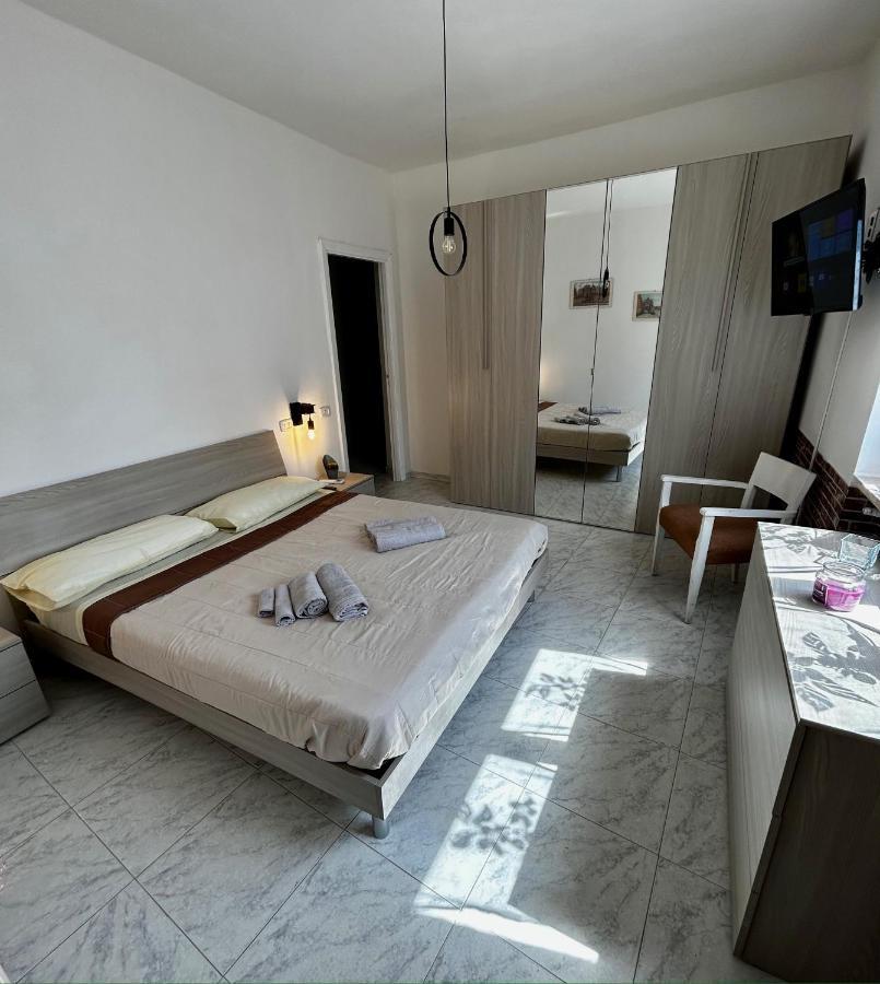 Incantevole Attico 1Minuto Dal Mare Wifi Netflix Terracina Buitenkant foto