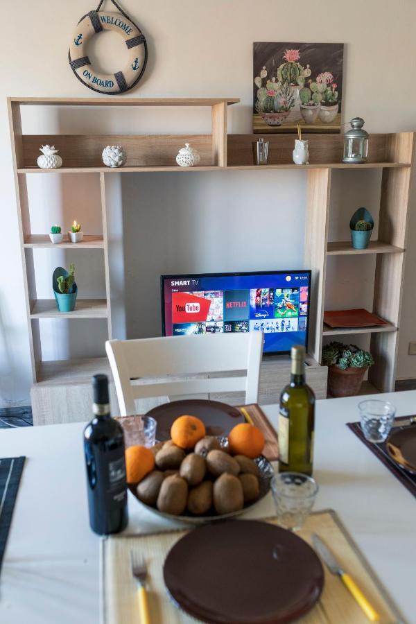 Incantevole Attico 1Minuto Dal Mare Wifi Netflix Terracina Buitenkant foto